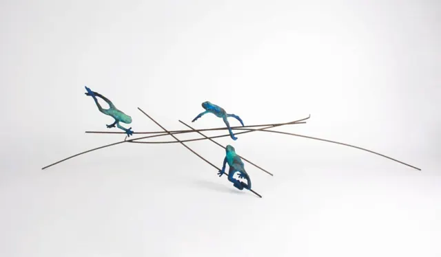 Dardo Green and Blue by Javier de la Rosa